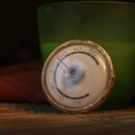 Immagine di un rimedio naturale per combattere l'umidità in casa durante l'estate.