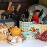 Immagine di una casa ordinata senza oggetti disordinati, rappresentante un ambiente ideale e organizzato.